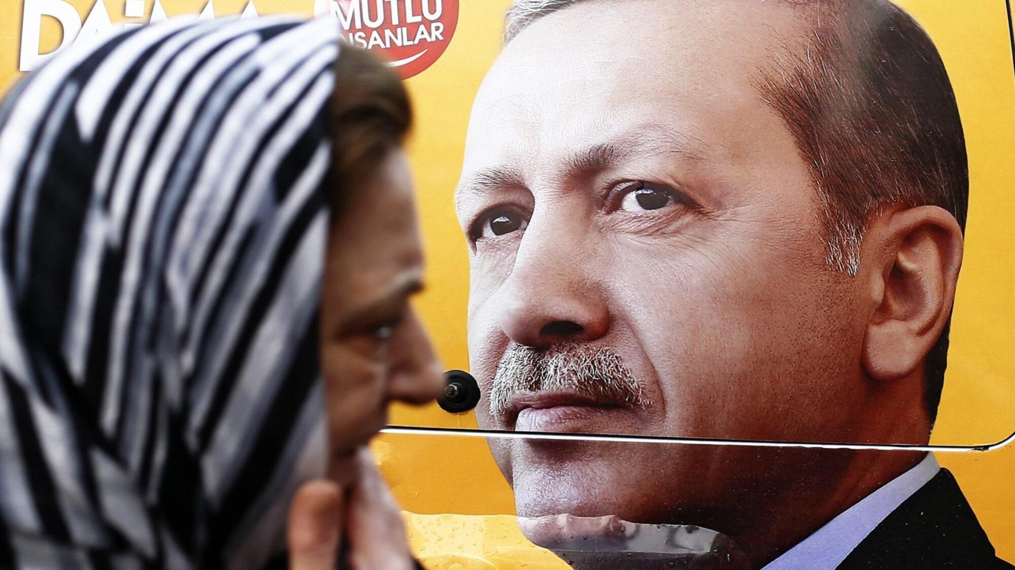 Renzi non bombarda il Califfato ma apre le porte dell'Ue alla Turchia