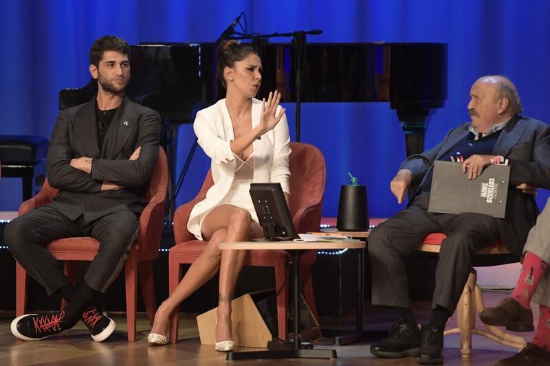 Belen Rodriguez sexy al Maurizio Costanzo Show 7