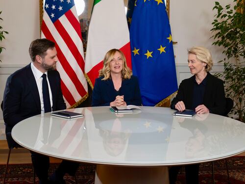 Meloni unisce Ue e Usa. L'entusiasmo di Vance: "È il via ai negoziati, bene Giorgia pontiera"
