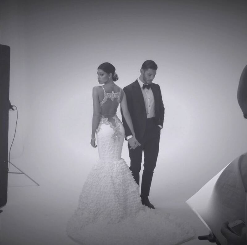 Belen Rodriguez sexy in abito da sposa 4