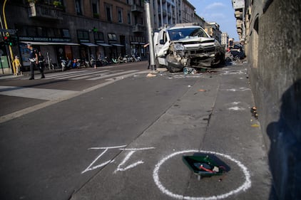 Furgone investe quattro pedoni a Milano