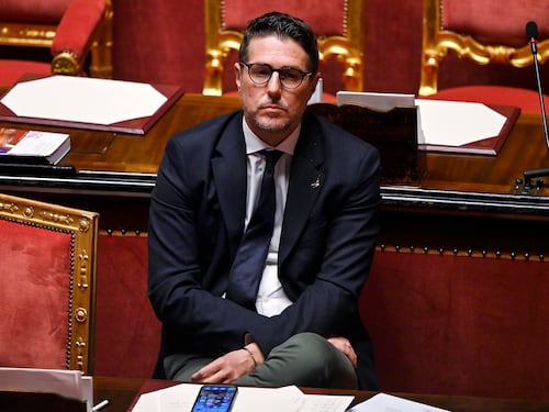 "Sinistra in piazza per odiare la polizia. Serve una cauzione da chi manifesta"