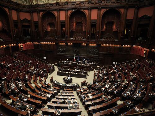 Gentiloni all'Aula deserta: "Soluzione politica per la Libia"