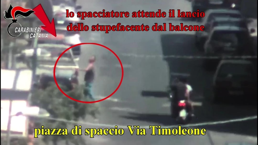 "Ti spiego come spacciare": così i padri indottrinavano i figli