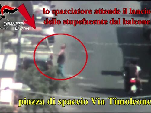 "Ti spiego come spacciare": così i padri indottrinavano i figli