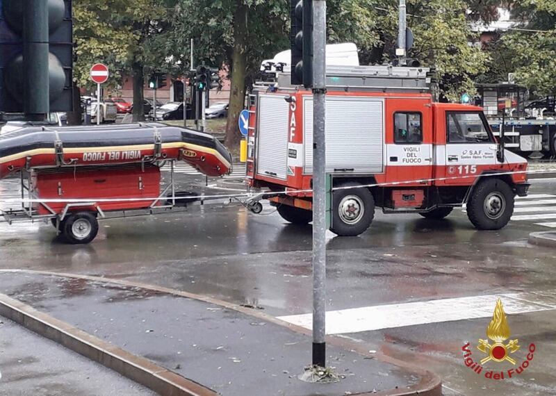 Vigili del fuoco impegnati nella notte per le forti piogge su Milano 2