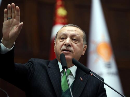 Lira ai minimi sul dollaro: la Turchia spaventa i mercati