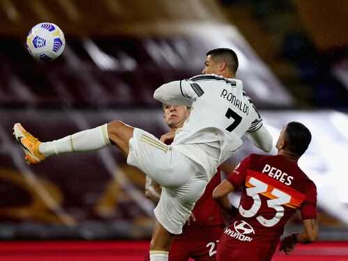 Dzeko "gioca" per la Juve. Doppio Cristiano Ronaldo per salvare Pirlo a Roma