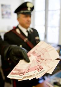Le banconote fac-simile che "fregano" i cambia valute 2