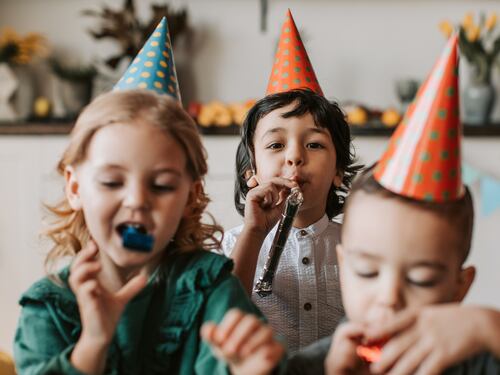 Torta di merendine fai da te per il compleanno dei nipoti