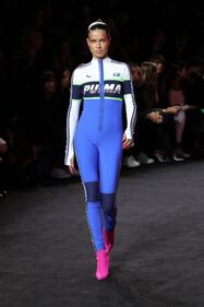 Il look di Adriana Lima in tutta alla New York Fashion Week 5