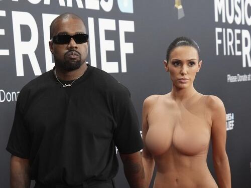 Bianca Censori e Kanye West nei guai a Maiorca, "oltre 400mila euro di mancati pagamenti": interviene la polizia