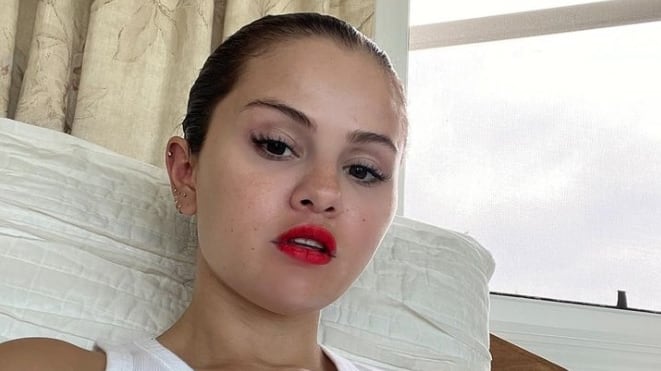 Selena Gomez e il racconto della sua malattia: cause, sintomi e cure del Lupus