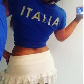 Euro 2016, gli auguri hot di Claudia Romani all'Italia 5