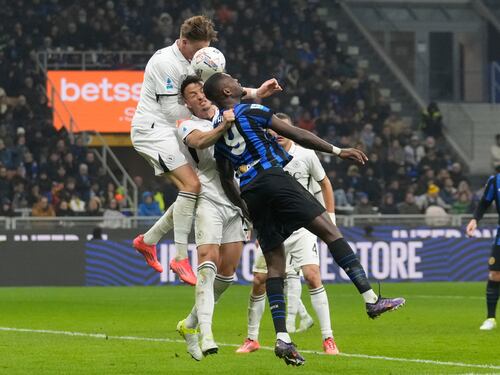 Sei squadre in due punti: una comune in testa alla A