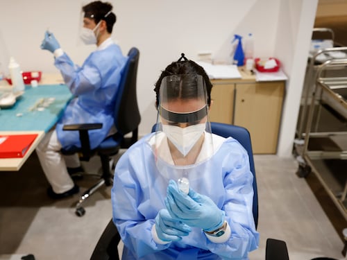 Spazi ad hoc, prenotazioni e un medico da remoto