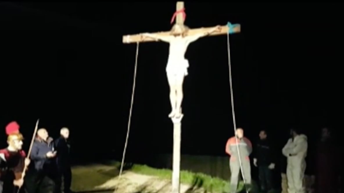 La passione del parroco «In croce» per i profughi