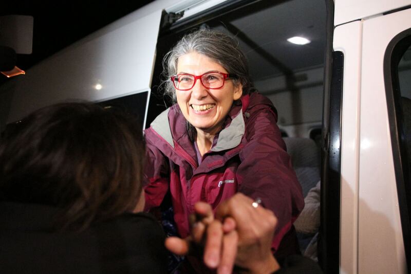 Gli attivisti di Amnesty all'uscita dal carcere 1