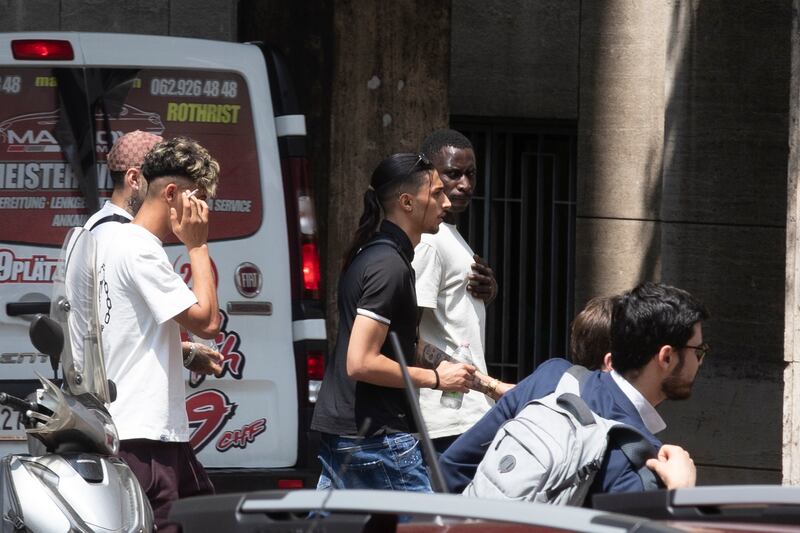 Pena dimezzata per Baby Gang: in appello pena ridotta a 2 anni e 9 mesi, l'arrivo in tribunale 4