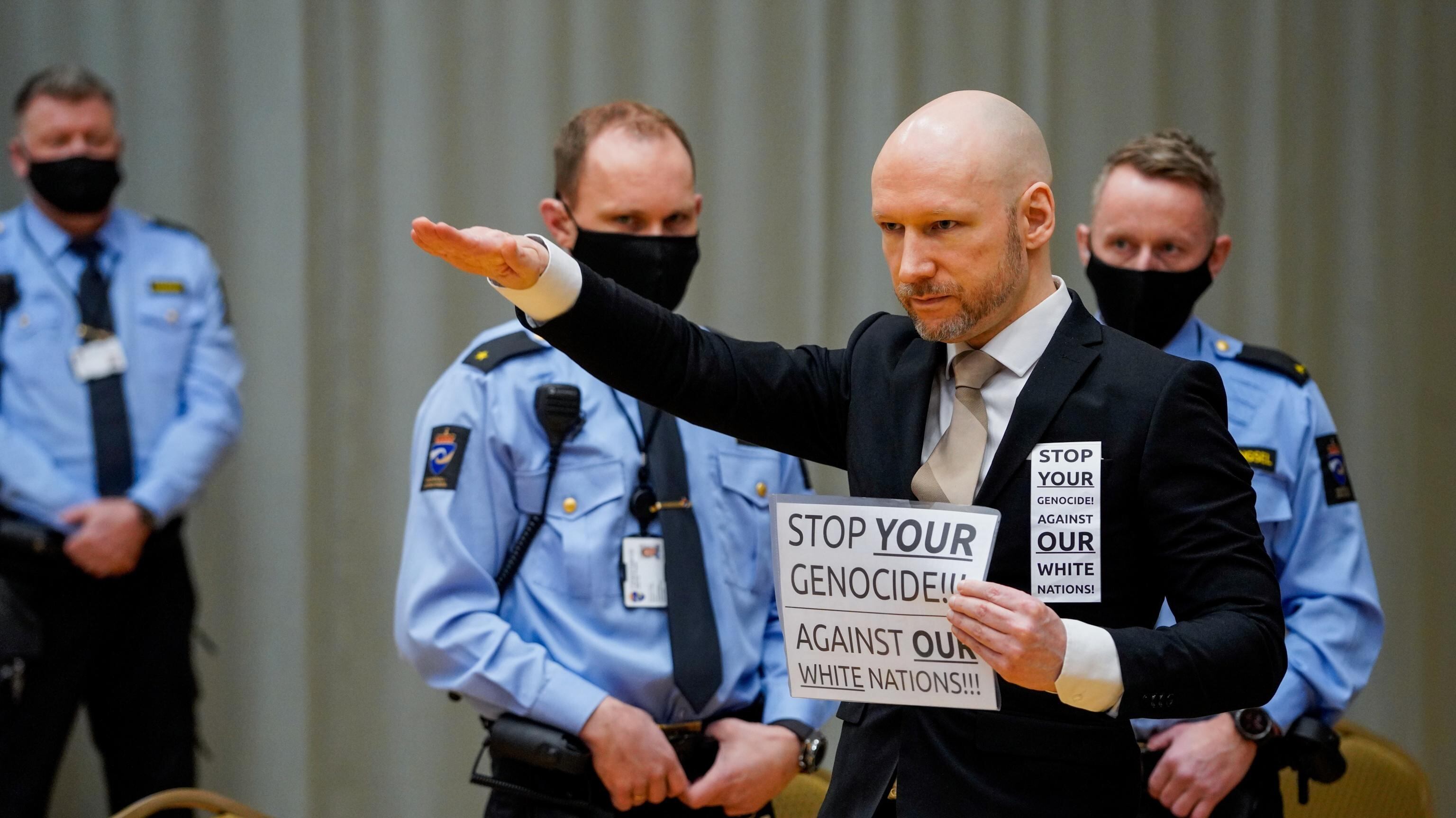 Causa di Breivik al governo. "Violati i diritti umani"