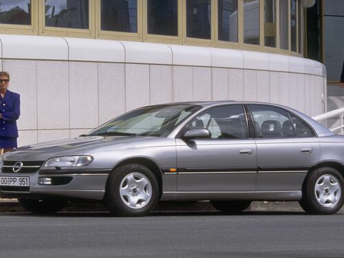 Opel Omega, l’ammiraglia del Fulmine compie 30 anni