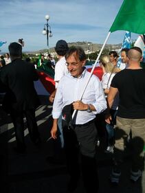 Fratelli d'Italia a Reggio Calabria: "Basta immigrati" 4