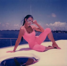 Kim Kardashian, scatto sexy: mangia un cupcake 8