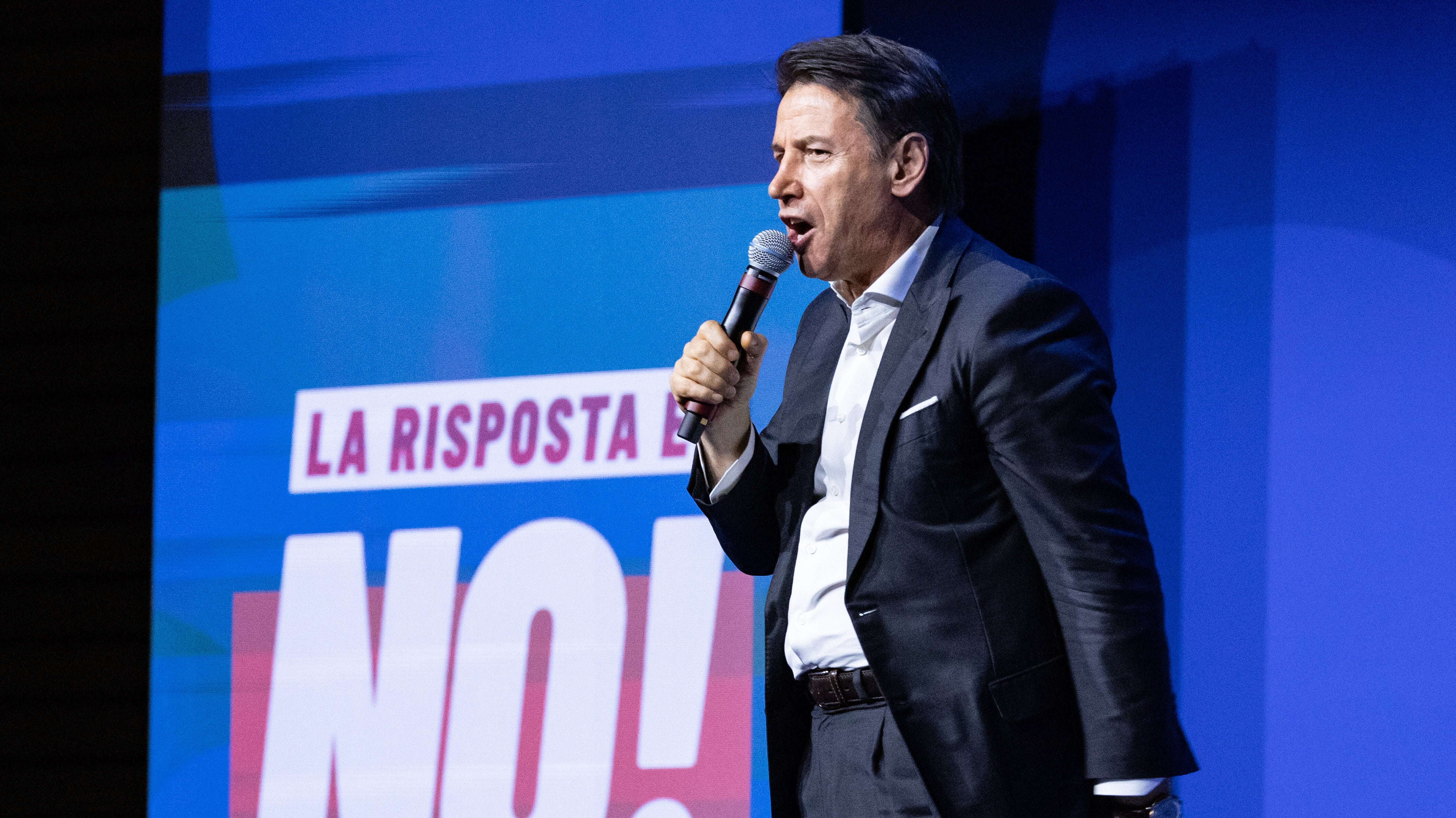 Va a braccetto delle toghe ma il vero obiettivo è correre da premier