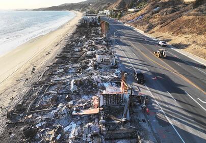 Le impressionanti immagini dall'alto della devastazione di Los Angeles 11