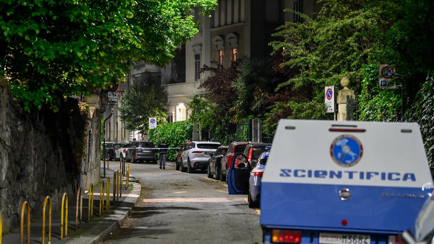 Orrore a Bologna: uccisi due uomini a coltellate. Fermato il coinquilino all'aeroporto di Barcellona
