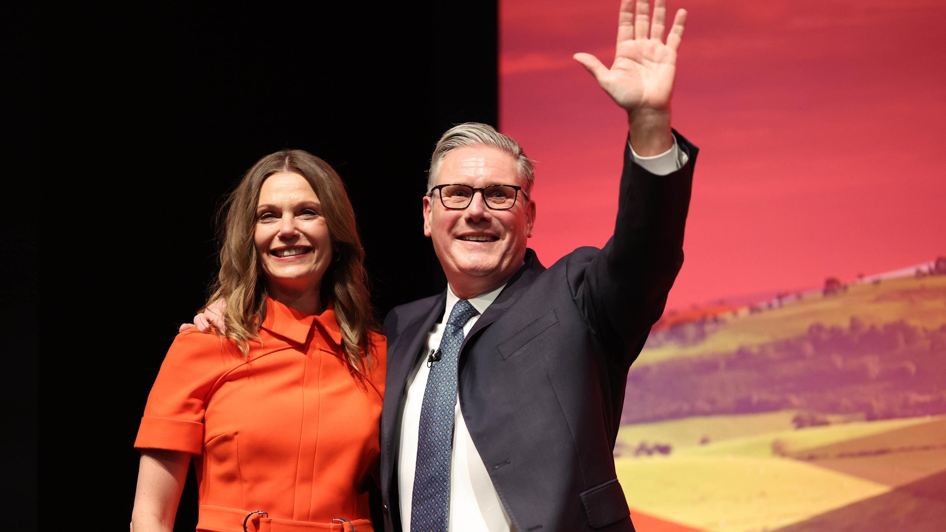 La “roccia” di Starmer: chi è Victoria, la donna che ha accompagnato il premier fino all’addio