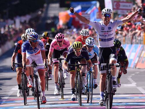 Dumoulin fa le prove per Stelvio e Mortirolo. E si rivede pure Nibali