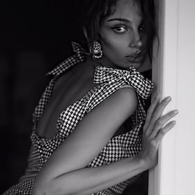 Madalina Ghenea hot in vacanza 7