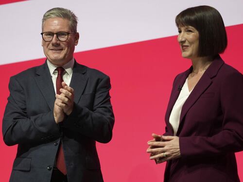 Nuovi guai per Starmer: la ministra del Tesoro Reeves "ha mentito su buco del bilancio"