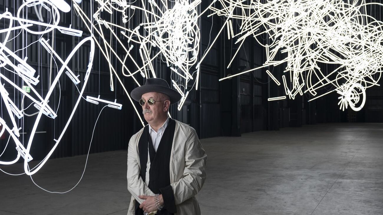L'arte accende l'Hangar con luce, suono e Natura