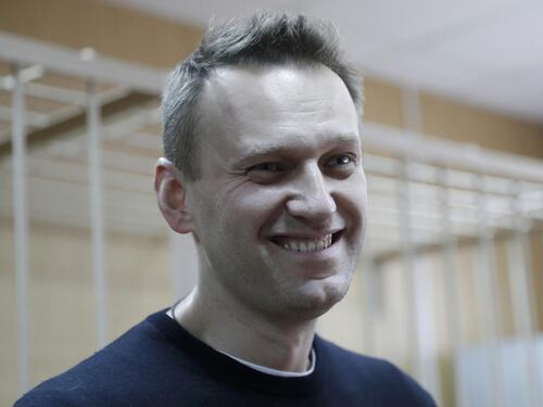 "Navalny avvelenato": il blogger russo in terapia intensiva