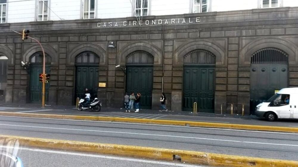 L’ex carcerato Ioia garante dei detenuti: la protesta dei sindacati contro il sindaco De Magistris