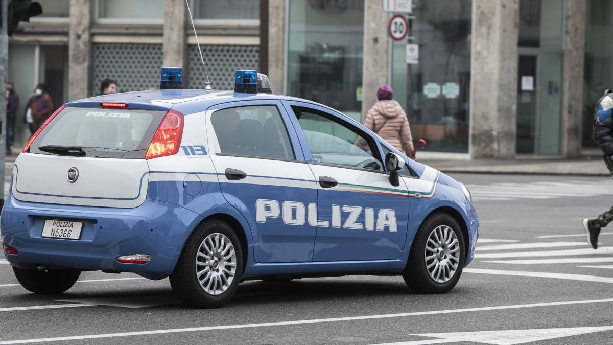 Sangue a Milano: lo accerchiano in 30 e lo accoltellano