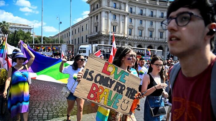 "Usa i bambini per attaccare noi". Le Famiglie Arcobaleno contro la Meloni