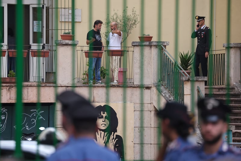 Nelle chat dei 13enni i killer diventano eroi. Gli “accelerazionisti” muovono i più fragili