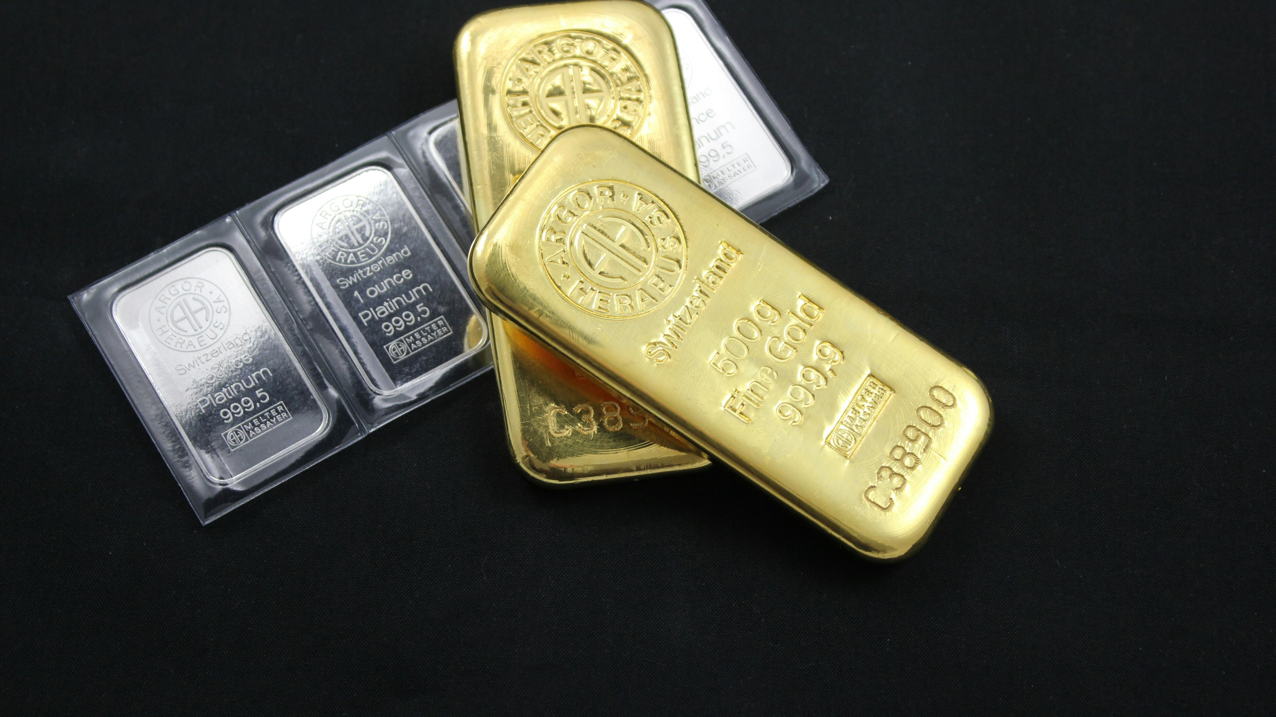 Oro e argento in frenata ma l'altalena non è finita