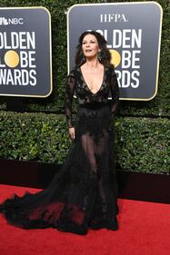 Golden Globe 2018, star in nero sul red carpet 9
