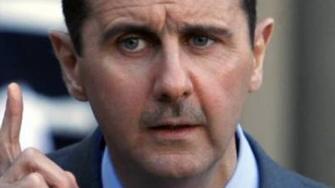 Bombe turche sui giornalisti. E Assad schiera le sue truppe