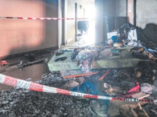 Via Cavezzani, il rogo nello stabile occupato. "Rischiata una strage"