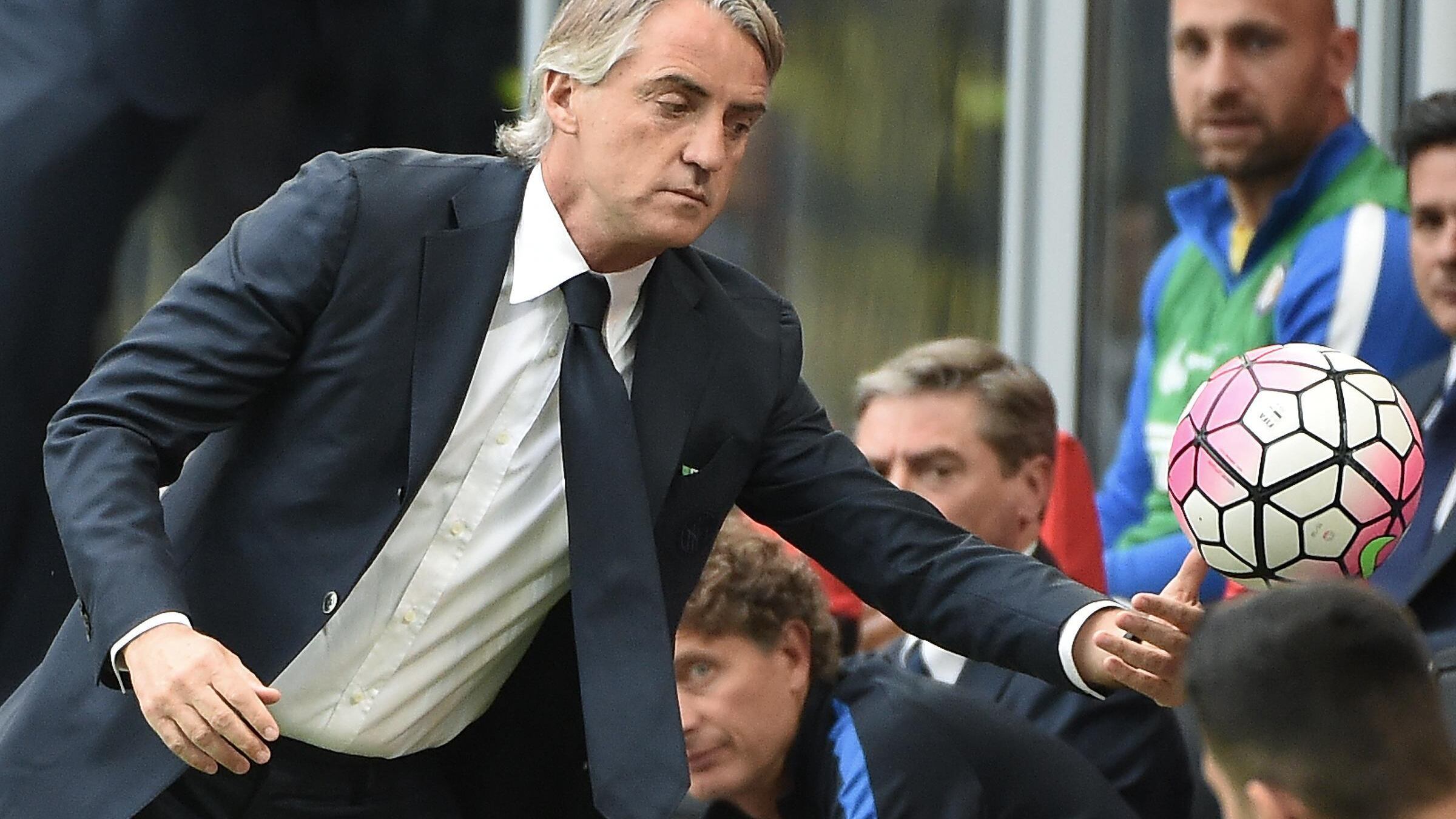 Mancini: "Al 100% resto all'Inter"