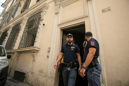 Dai sotterranei fanno un buco ed entrano da Bulgari: bottino di 500mila euro 9