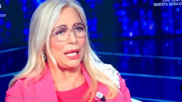 Mara Venier, incidente sexy a Domenica In: ecco cosa è successo in diretta tv