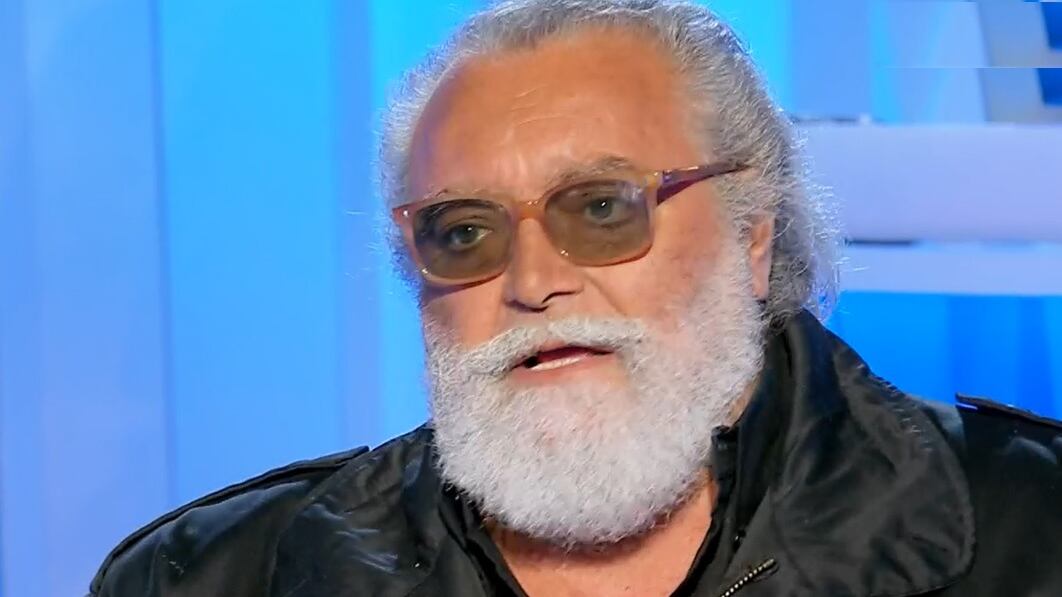 Abatantuono imbarazza la Venier: "Ti ricordi quella notte insieme?"