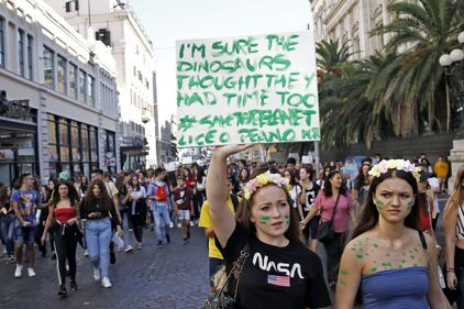 Roma, gli studenti in piazza per il clima 3