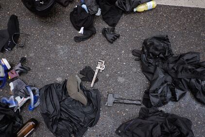 I black bloc si cambiano d'abito e fuggono 8